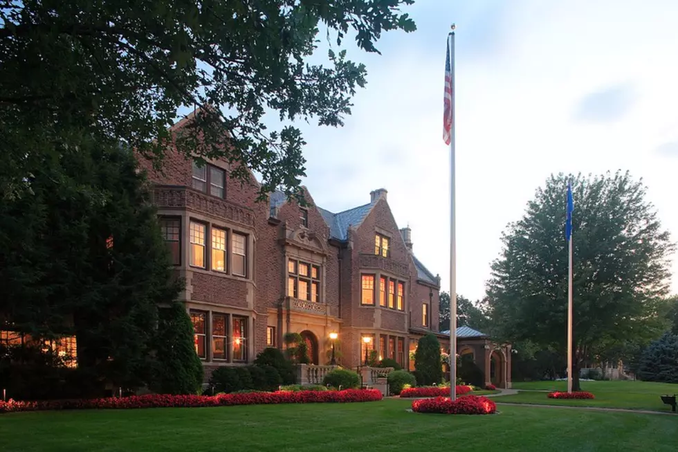 Look Inside Minnesota’s Massive Governor’s Mansion